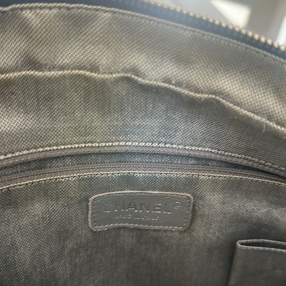 CHANEL Mademoiselle Ligne large black Calfskin camera bag 2006 or trade - Picture 14 of 17